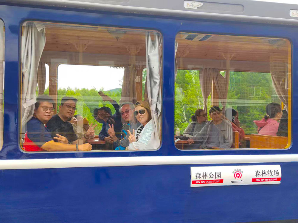 小火車(chē)乘客照片.jpg